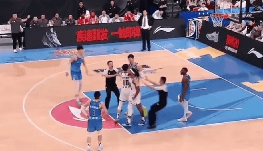 目送压哨绝杀!周琦暴怒!这样咋打NBA啊...