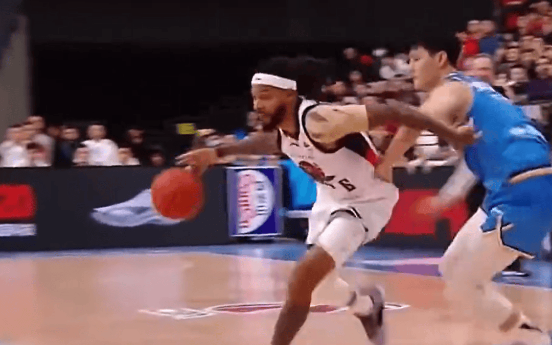 目送压哨绝杀!周琦暴怒!这样咋打NBA啊...