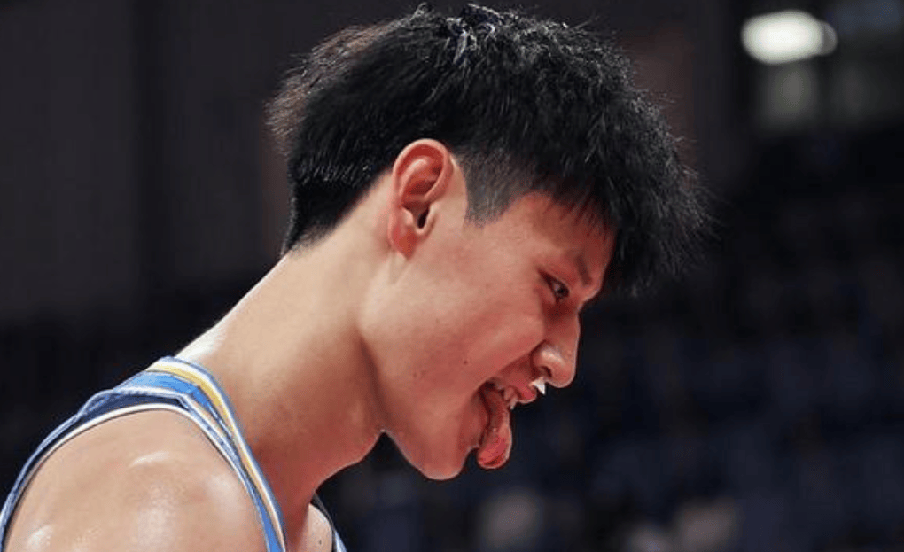 目送压哨绝杀!周琦暴怒!这样咋打NBA啊...