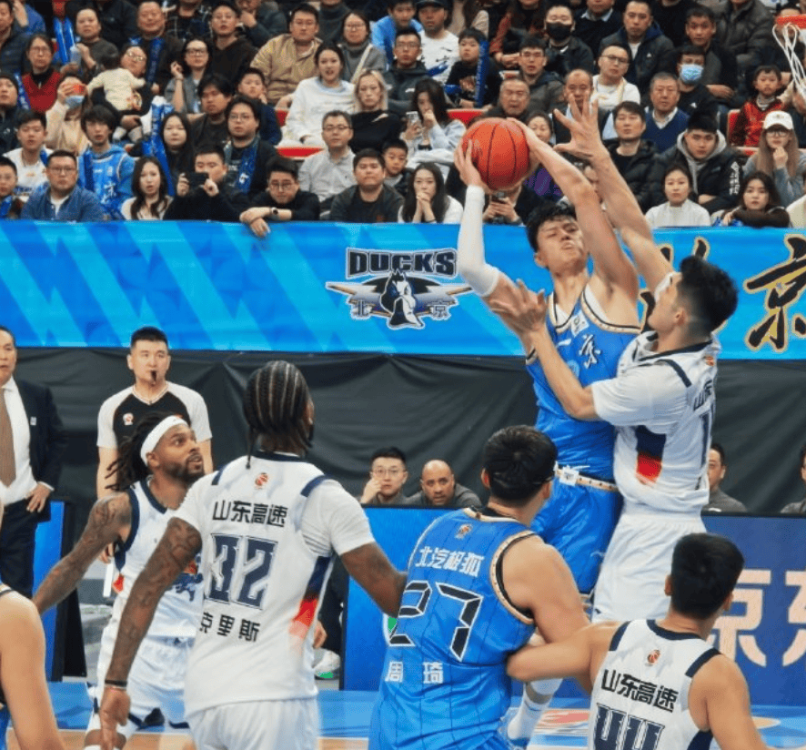 目送压哨绝杀!周琦暴怒!这样咋打NBA啊...