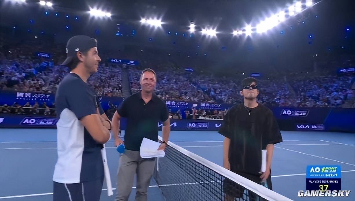 为了跟明星打网球,我决定在游戏中苦练技术.